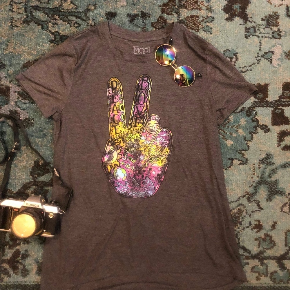 Peace & Love peace sign Tee vintage style